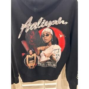 Shoe Palace Aaliyah “One In A Million” Hoodie – Small – Black